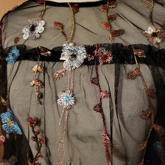 🎀 A New Day Sheer Floral Blouse - Picture 2 of 6